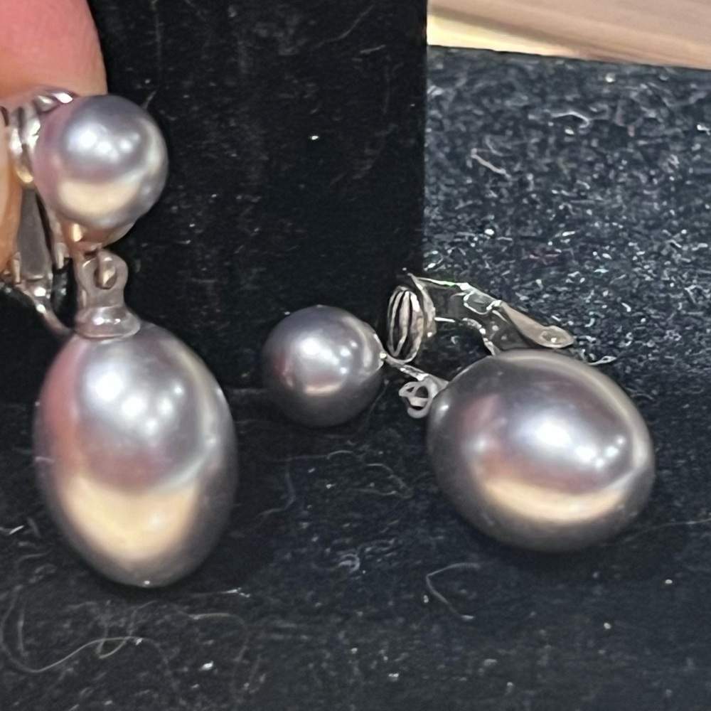 Vintage Signed Richelieu Grey Pearl Drop Earrings… - image 4